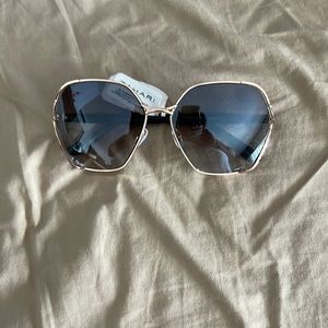 New Tahari Hexagon Gold Sunglasses Black Handles